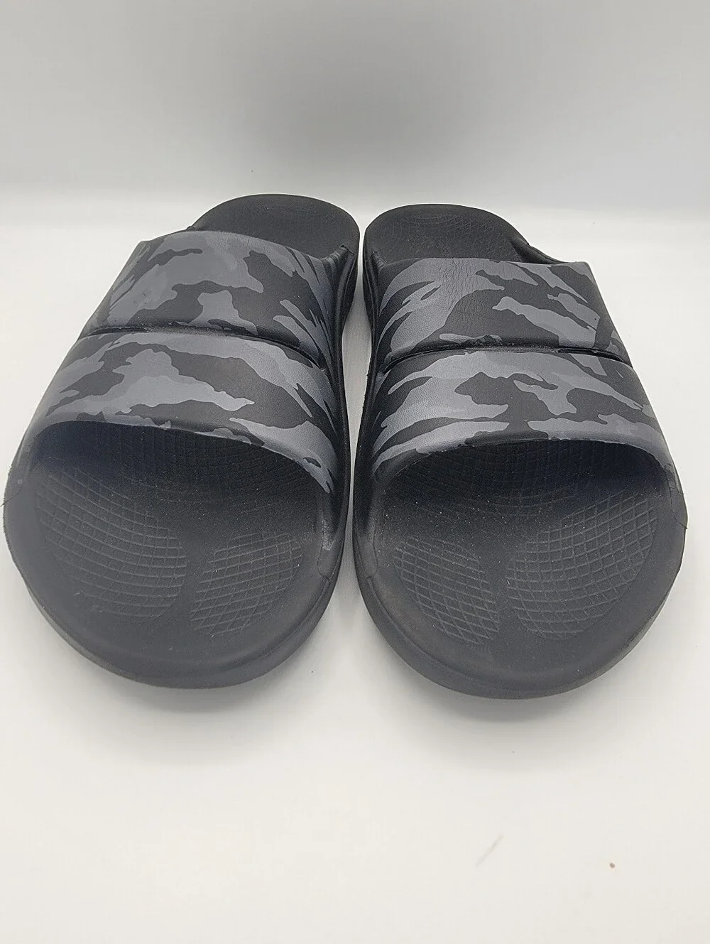 OOFOS Black and Gray Camo Slide Sandals